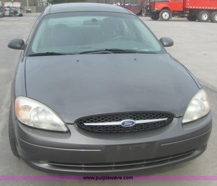 image for item 7036 2002 Ford Taurus SE