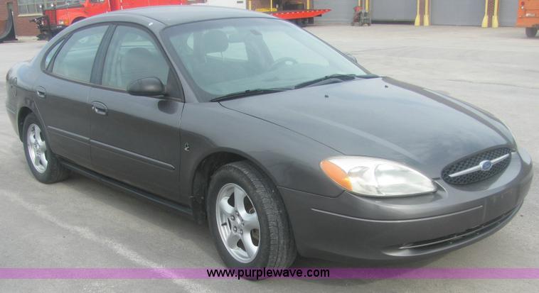 image for item 7036 2002 Ford Taurus SE
