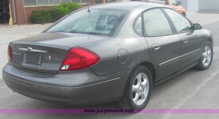image for item 7036 2002 Ford Taurus SE