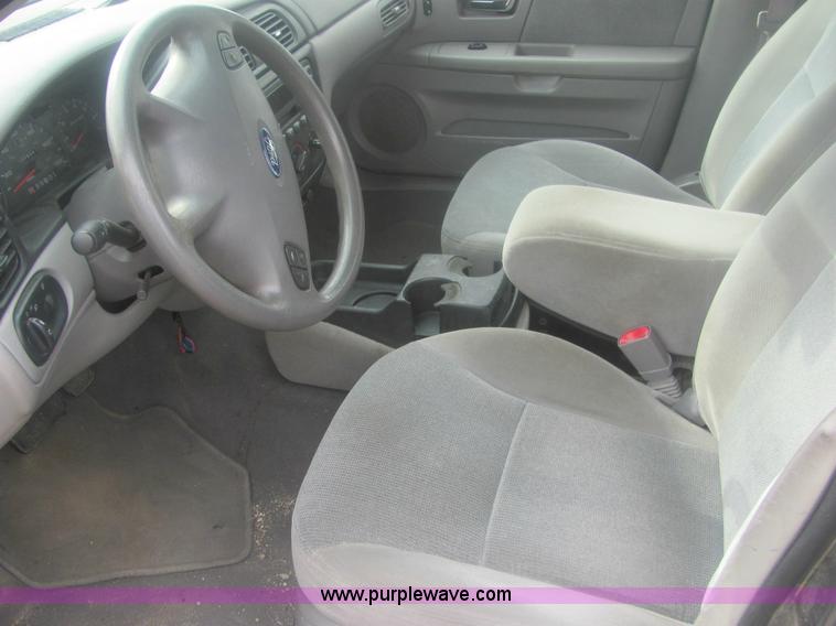 image for item 7036 2002 Ford Taurus SE