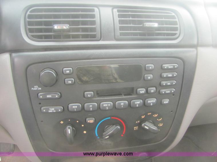image for item 7036 2002 Ford Taurus SE
