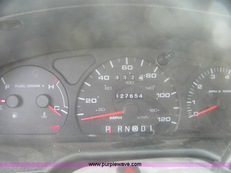 image for item 7036 2002 Ford Taurus SE
