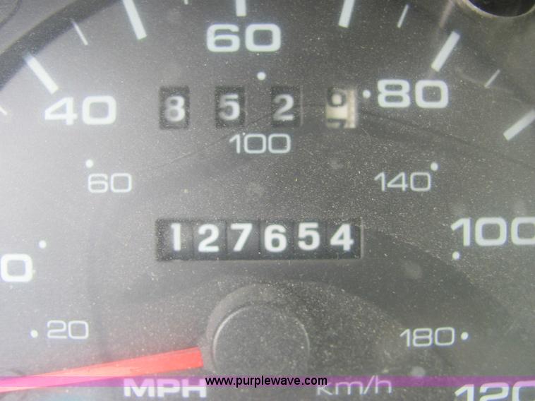 image for item 7036 2002 Ford Taurus SE