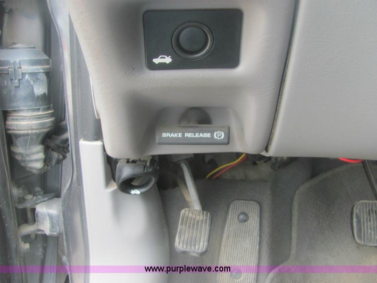 image for item 7036 2002 Ford Taurus SE