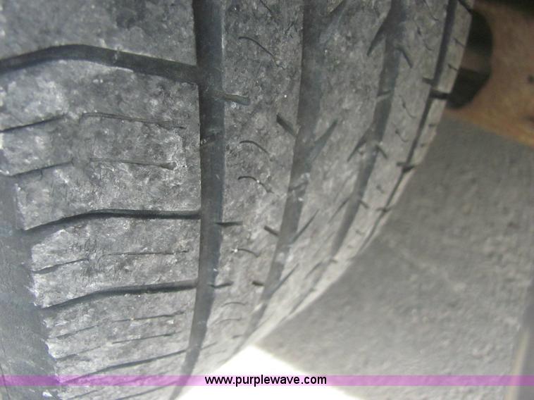 image for item 7036 2002 Ford Taurus SE