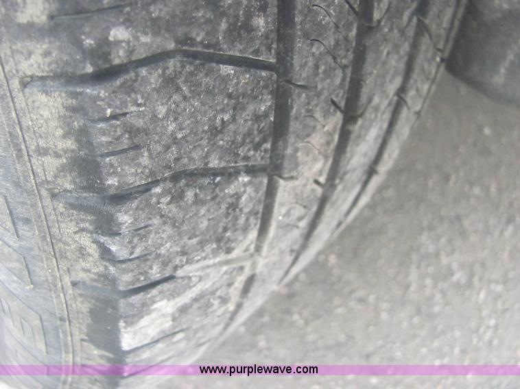 image for item 7036 2002 Ford Taurus SE