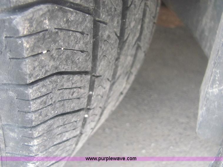 image for item 7036 2002 Ford Taurus SE