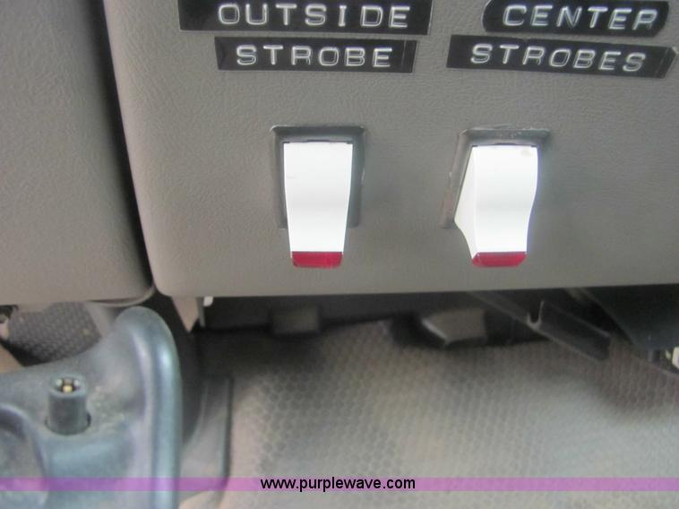 image for item 7037 2001 Chevrolet C1500 Suburban SUV