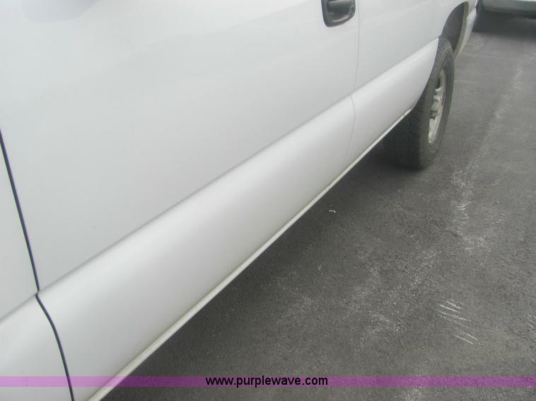 image for item 7037 2001 Chevrolet C1500 Suburban SUV