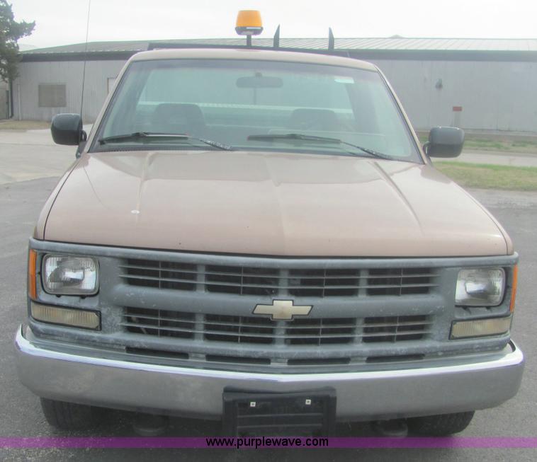 image for item 7038 1994 Chevrolet C1500 W/T pickup truck