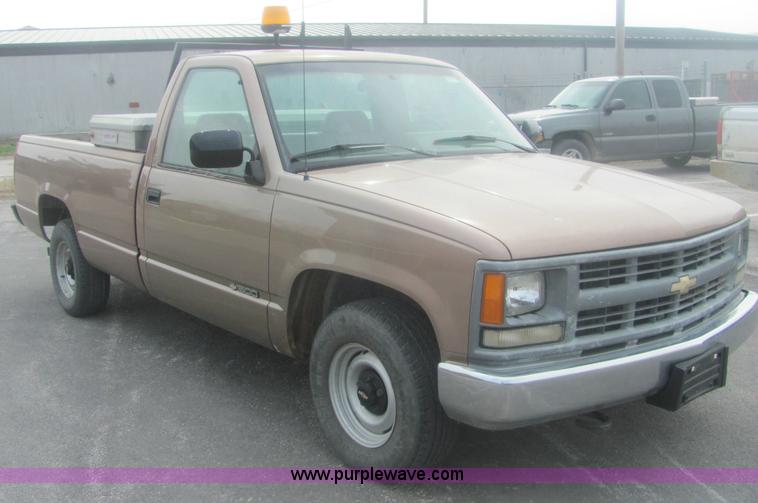 image for item 7038 1994 Chevrolet C1500 W/T pickup truck