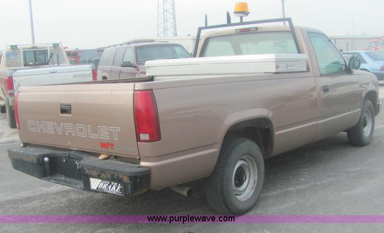 image for item 7038 1994 Chevrolet C1500 W/T pickup truck