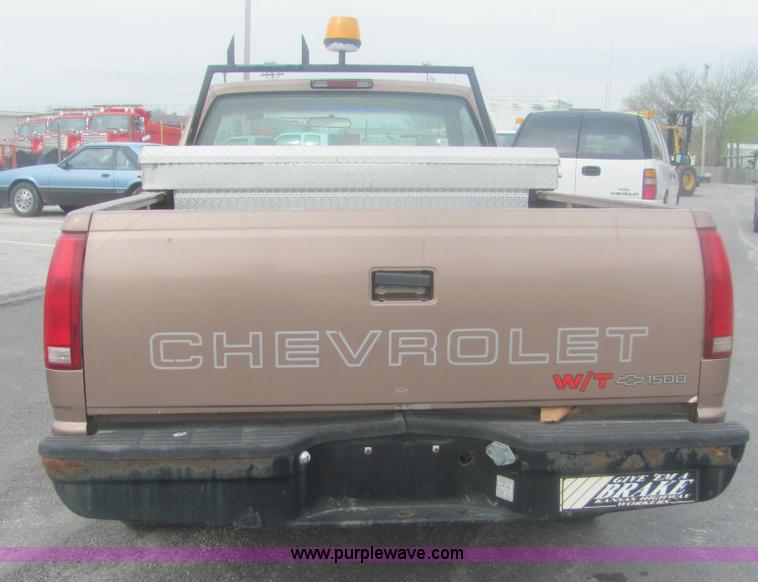 image for item 7038 1994 Chevrolet C1500 W/T pickup truck