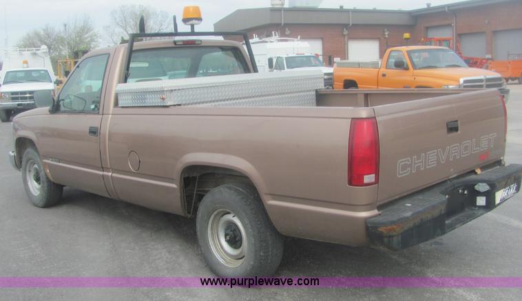 image for item 7038 1994 Chevrolet C1500 W/T pickup truck