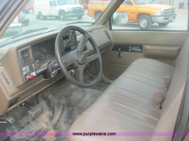 image for item 7038 1994 Chevrolet C1500 W/T pickup truck