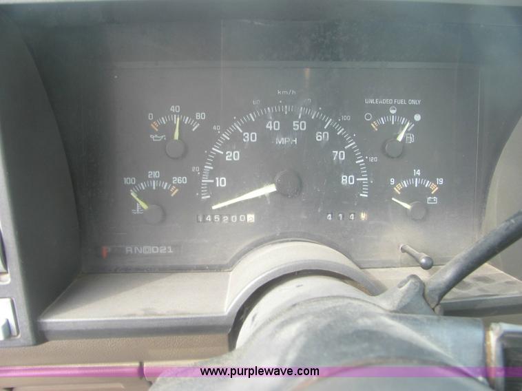 image for item 7038 1994 Chevrolet C1500 W/T pickup truck