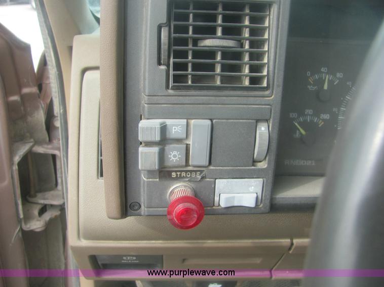 image for item 7038 1994 Chevrolet C1500 W/T pickup truck