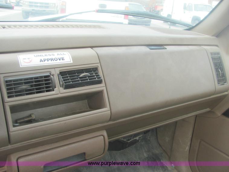 image for item 7038 1994 Chevrolet C1500 W/T pickup truck