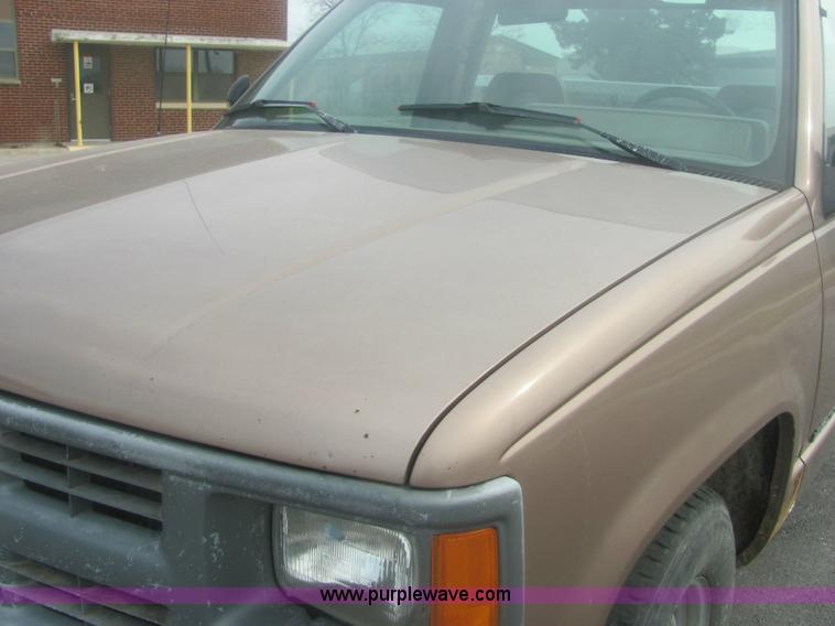 image for item 7038 1994 Chevrolet C1500 W/T pickup truck