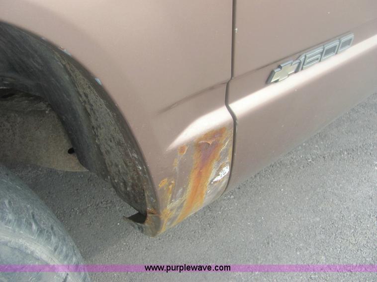 image for item 7038 1994 Chevrolet C1500 W/T pickup truck