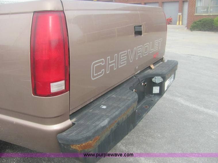 image for item 7038 1994 Chevrolet C1500 W/T pickup truck