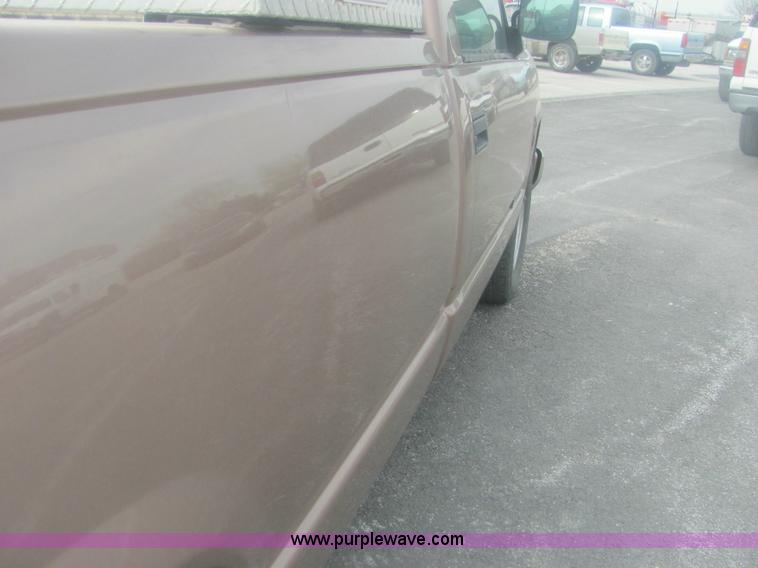 image for item 7038 1994 Chevrolet C1500 W/T pickup truck