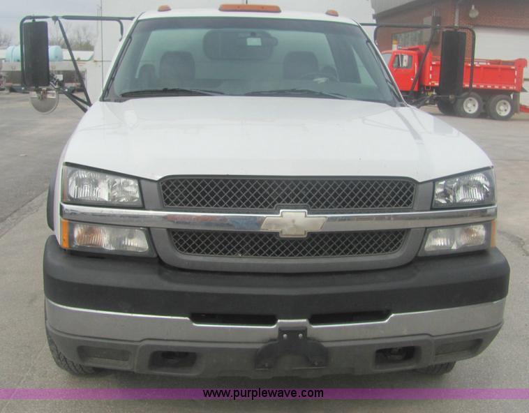 image for item 9151 2003 Chevrolet C3500 Silverado pickup truck