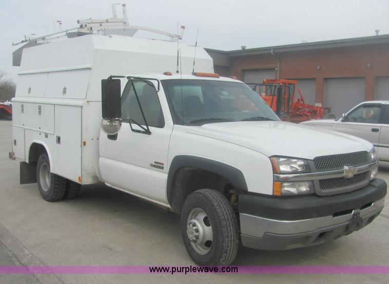 image for item 9151 2003 Chevrolet C3500 Silverado pickup truck