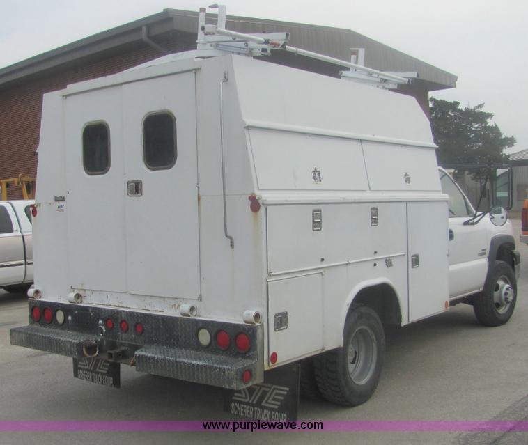image for item 9151 2003 Chevrolet C3500 Silverado pickup truck