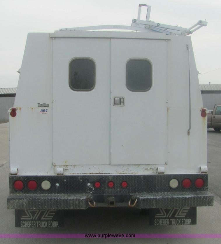 image for item 9151 2003 Chevrolet C3500 Silverado pickup truck