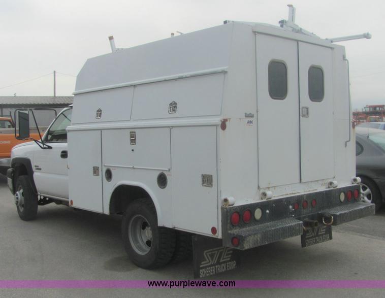 image for item 9151 2003 Chevrolet C3500 Silverado pickup truck