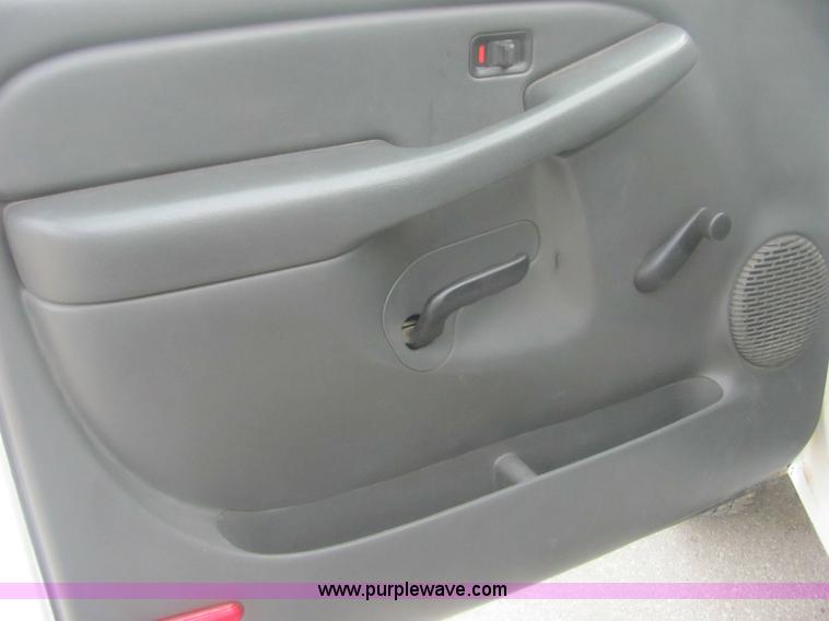 image for item 9151 2003 Chevrolet C3500 Silverado pickup truck