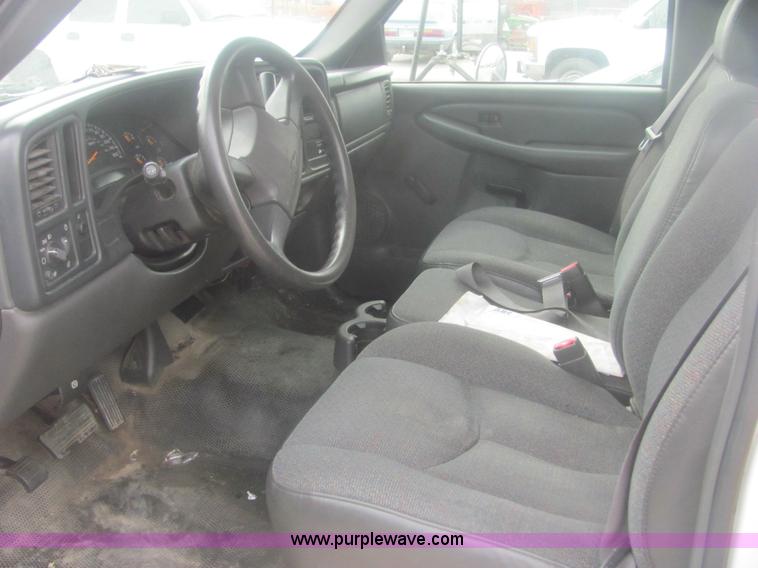 image for item 9151 2003 Chevrolet C3500 Silverado pickup truck