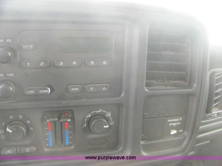 image for item 9151 2003 Chevrolet C3500 Silverado pickup truck