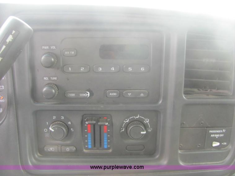 image for item 9151 2003 Chevrolet C3500 Silverado pickup truck