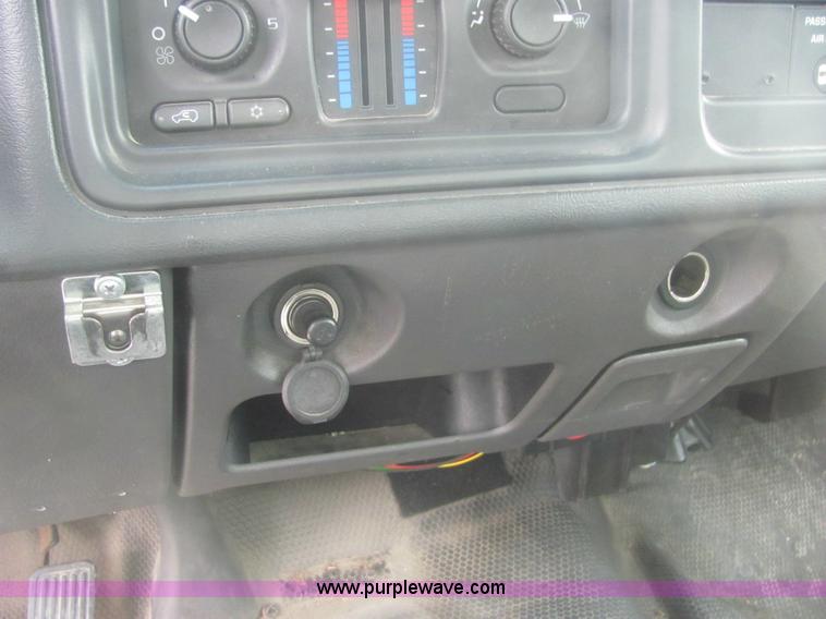 image for item 9151 2003 Chevrolet C3500 Silverado pickup truck