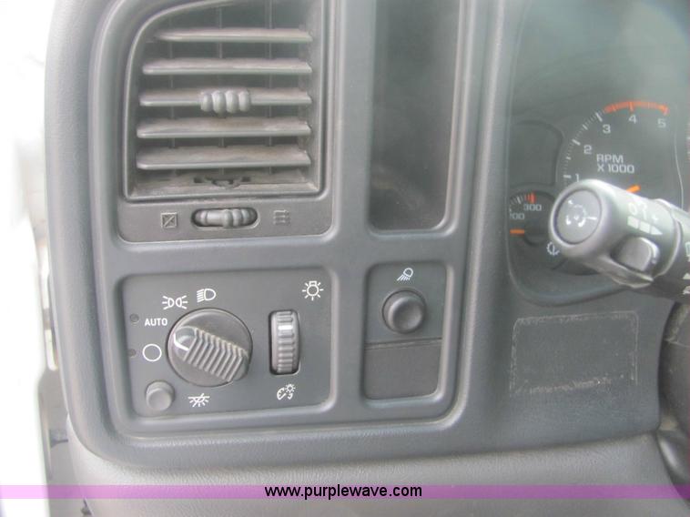 image for item 9151 2003 Chevrolet C3500 Silverado pickup truck