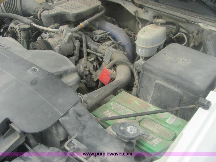 image for item 9151 2003 Chevrolet C3500 Silverado pickup truck