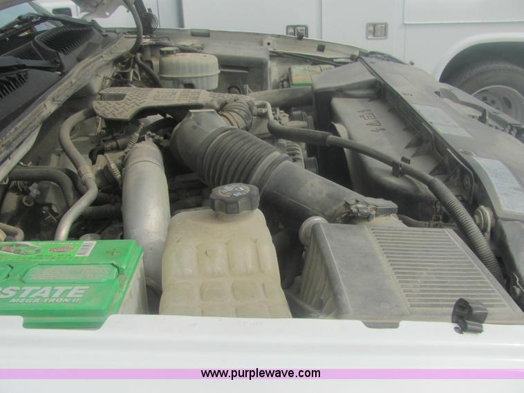 image for item 9151 2003 Chevrolet C3500 Silverado pickup truck