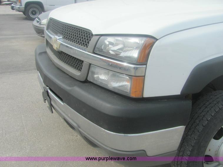 image for item 9151 2003 Chevrolet C3500 Silverado pickup truck