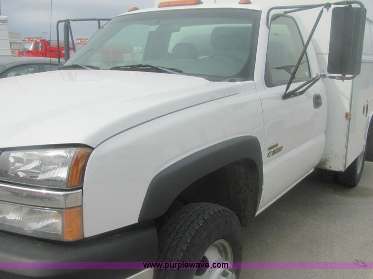 image for item 9151 2003 Chevrolet C3500 Silverado pickup truck