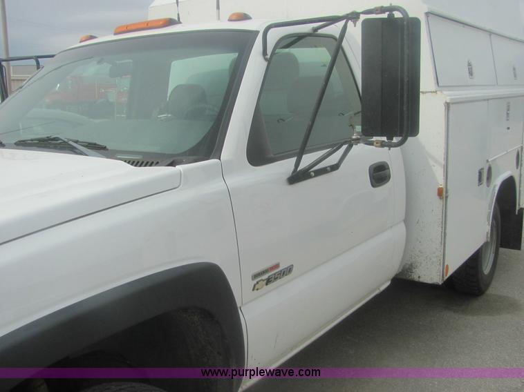image for item 9151 2003 Chevrolet C3500 Silverado pickup truck