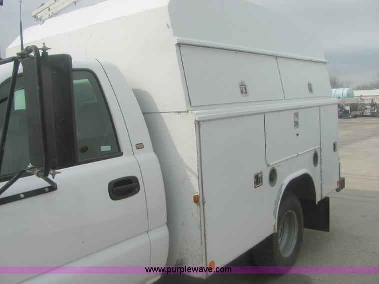 image for item 9151 2003 Chevrolet C3500 Silverado pickup truck