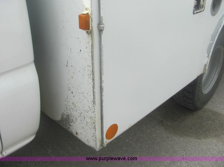 image for item 9151 2003 Chevrolet C3500 Silverado pickup truck