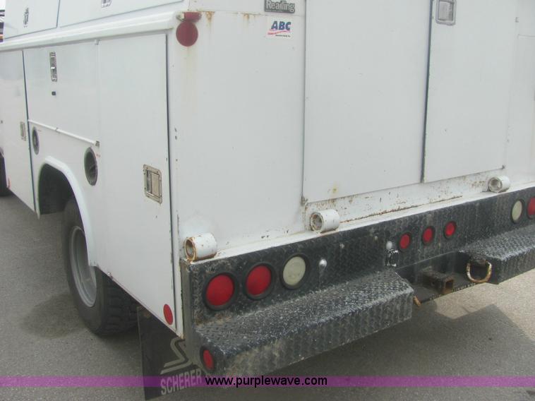 image for item 9151 2003 Chevrolet C3500 Silverado pickup truck