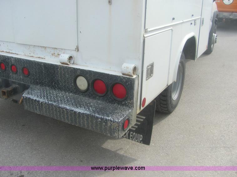 image for item 9151 2003 Chevrolet C3500 Silverado pickup truck