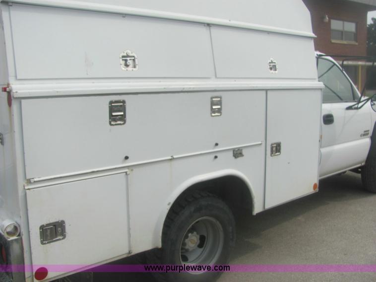 image for item 9151 2003 Chevrolet C3500 Silverado pickup truck