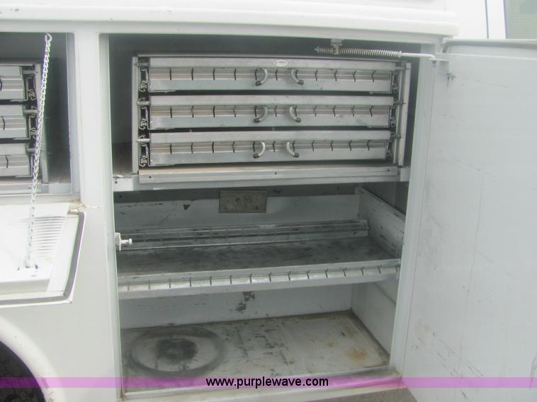 image for item 9151 2003 Chevrolet C3500 Silverado pickup truck