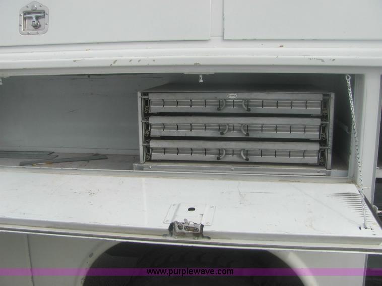 image for item 9151 2003 Chevrolet C3500 Silverado pickup truck