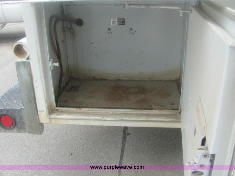 image for item 9151 2003 Chevrolet C3500 Silverado pickup truck